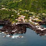 Faial Oceanfront Getaway Al