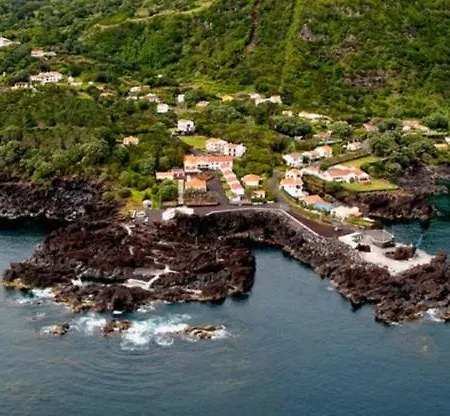 Faial Oceanfront Getaway Al